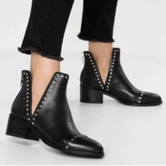 STEVE MADDEN CONSPIRE Silver Studded Black Leather Boots Size 8 - Picture 1 of 8